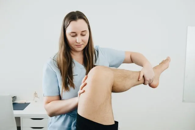 Sports Injury Physiotherapy in Brooks: When Should You See a Physiotherapist?