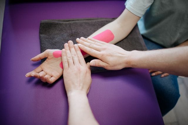 Wrist Pain Physiotherapy in Brooks: Your 2026 Guide